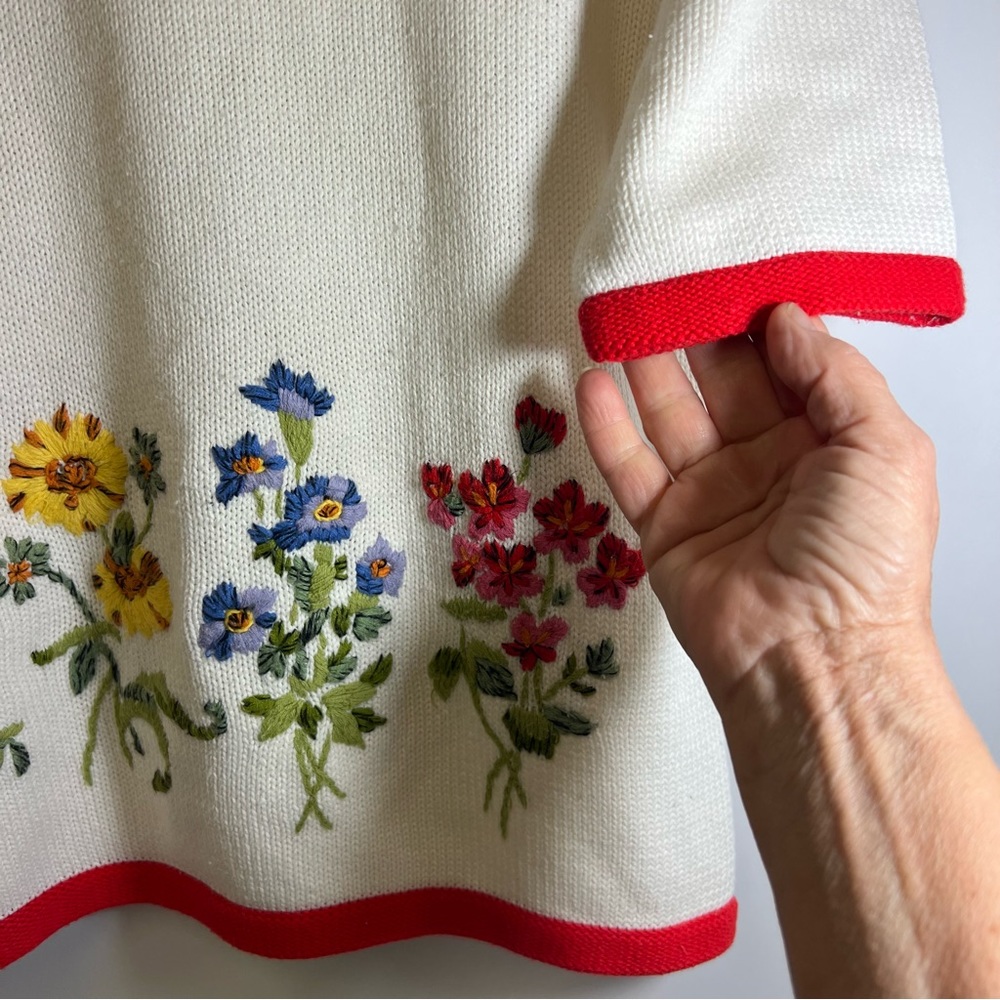 Vintage 1992 Susan Bristol Hand Embroidered Floral Short Sleeve Sweater - Picture 3 of 13